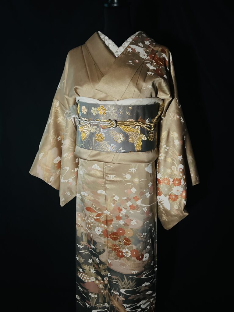 コーデ確認用。金の訪問着のコーディネート全体（蝶柄の帯）