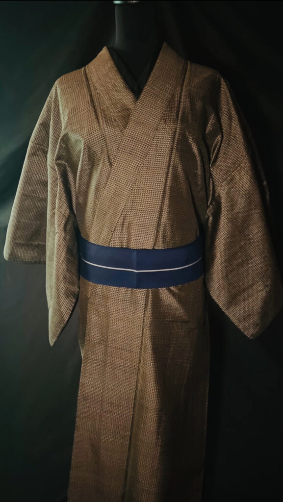 男仕立ての大島紬のシンプルで落ち着いた全身コーディネート