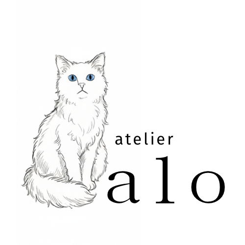 A soft line illustration of a fluffy white cat with blue eyes, representing the alo brand.