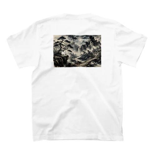 SHIBAMARU日本画コレクション「墨景の渓谷」を背面にプリントしたホワイトTシャツ。白柴しばまるが日本画風の渓谷を旅するデザイン。